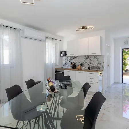 Casa Joy Вилла Премантура